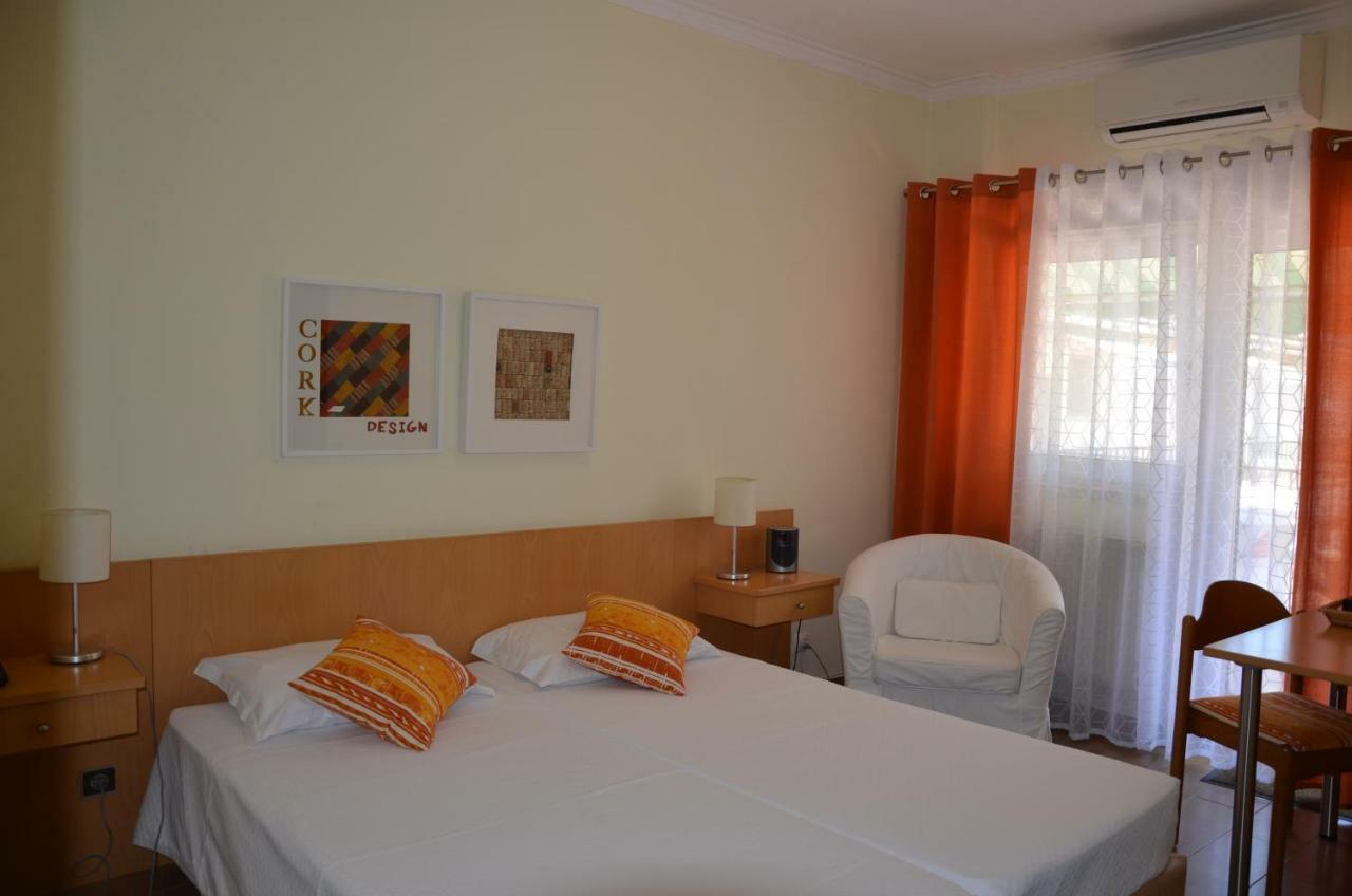 Abla Guest House Carcavelos  Esterno foto